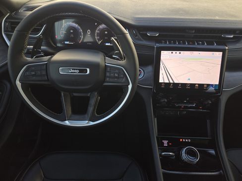 Used 2024 Jeep Grand Cherokee L Limited w/ Black Appearance Package image 29