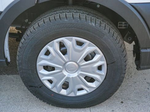 New 2024 Ford E-Transit Base image 11