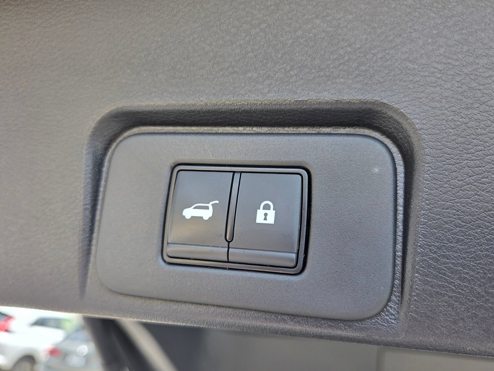 Used 2025 Nissan Rogue SV FWD image 12
