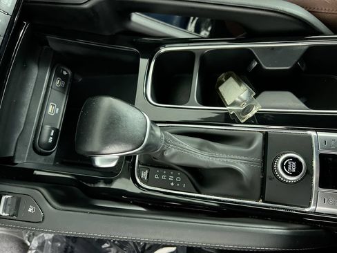 Used 2024 Kia Telluride EX w/ EX Captain's Chair Package FWD image 22