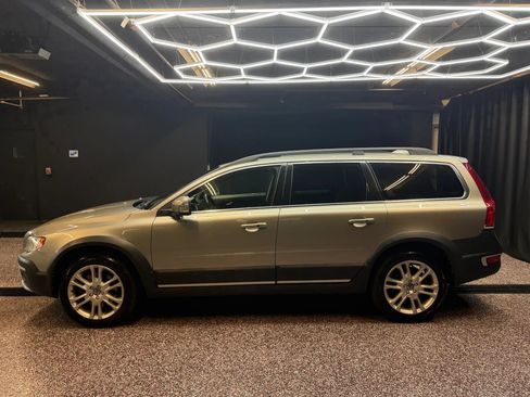 Used 2016 Volvo XC70 T5 Platinum w/ Protection Package AWD/4WD image 4