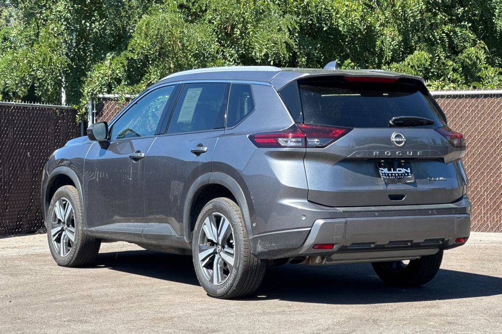 Used 2026 Nissan Rogue SL AWD/4WD image 9
