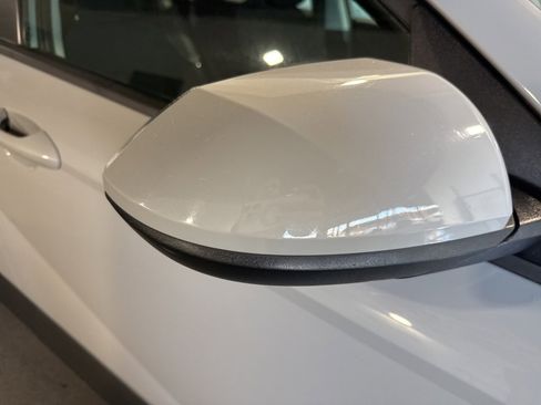 Used 2024 Hyundai Kona SE image 9