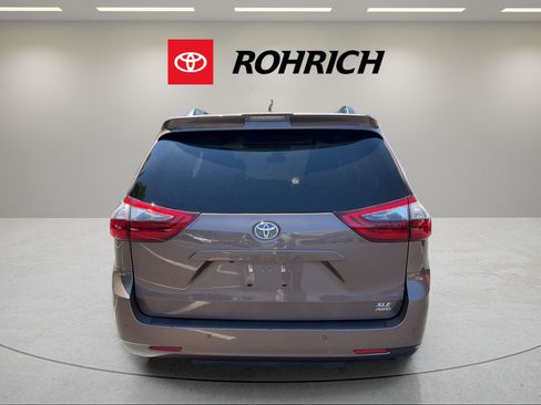Used 2020 Toyota Sienna XLE Premium AWD/4WD image 7