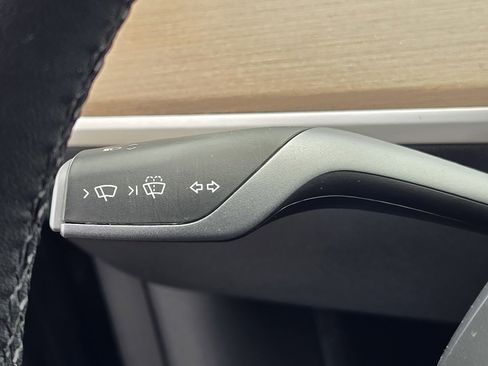 Used 2023 Tesla Model Y Long Range image 23