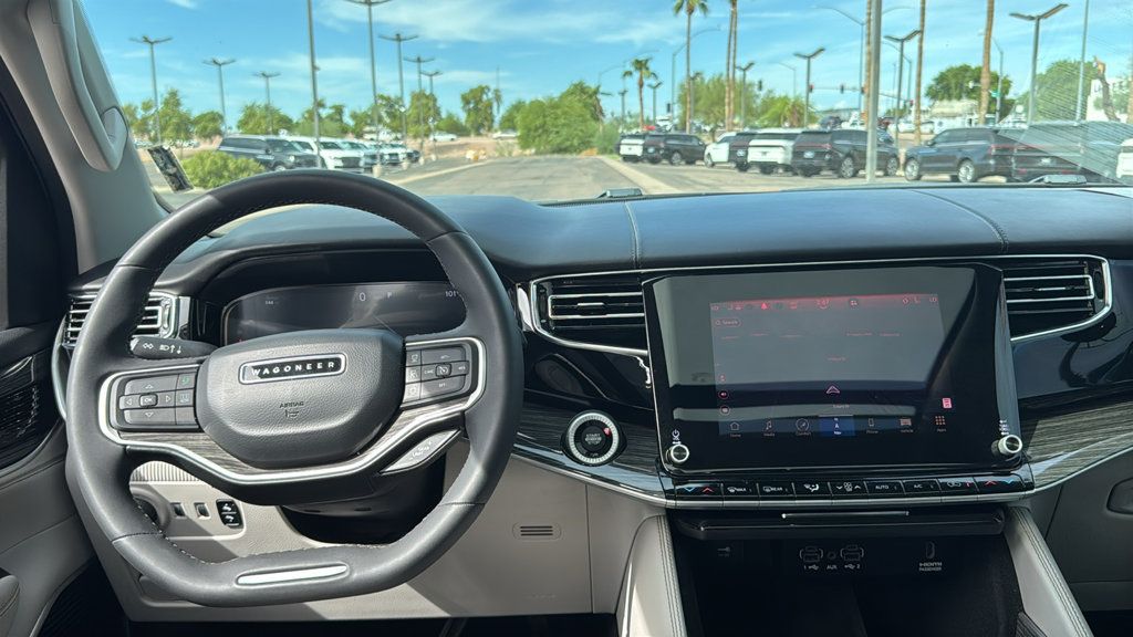 Used 2022 Jeep Wagoneer Series III w/ Premium Group I AWD/4WD image 5