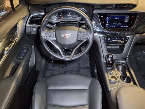 Certified 2025 Cadillac XT6 Premium Luxury image 16