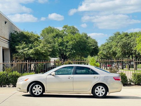 Used 2009 Toyota Camry FWD image 6