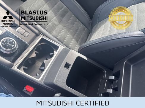 Used 2024 Mitsubishi Outlander SE AWD/4WD image 29