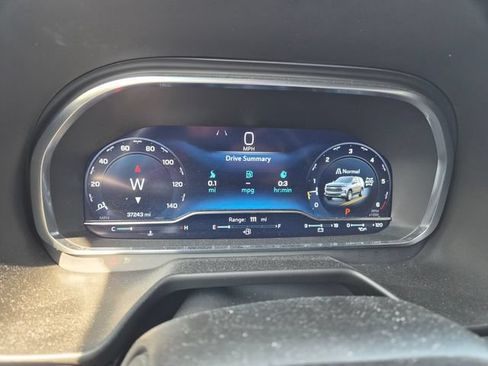 Used 2024 Chevrolet Suburban Premier AWD/4WD image 20