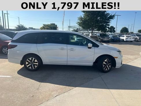Used 2025 Honda Odyssey EX-L image 2