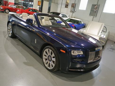 Used 2016 Rolls-Royce Dawn RWD image 9