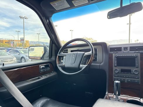 Used 2014 Lincoln Navigator 2WD image 19
