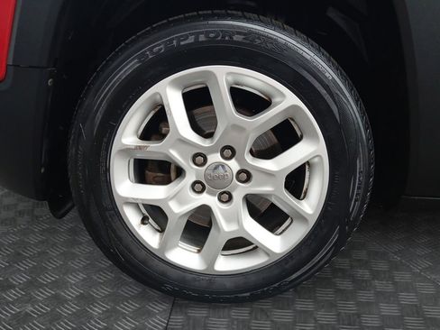 Used 2018 Jeep Renegade Latitude w/ Popular Equipment Group FWD image 23