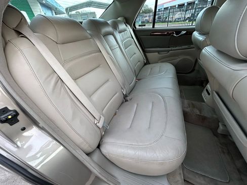 Used 2000 Cadillac De Ville Sedan w/ Comfort/Convenience Pkg image 15