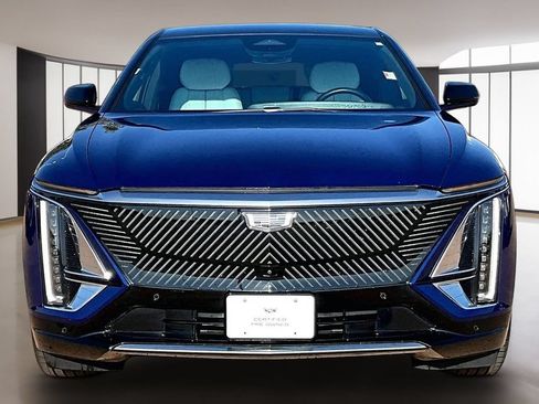 Certified 2024 Cadillac Lyriq Luxury AWD/4WD image 3