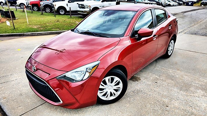 Used 2019 Toyota Yaris L FWD image 3