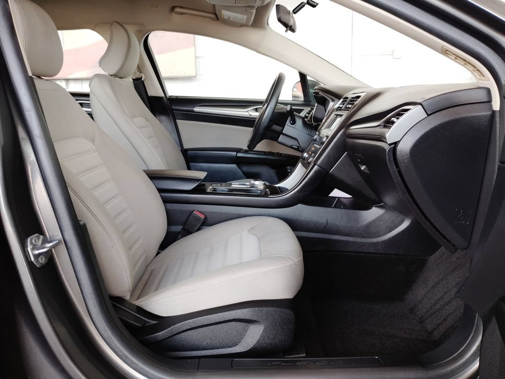 Used 2019 Ford Fusion SE FWD image 14