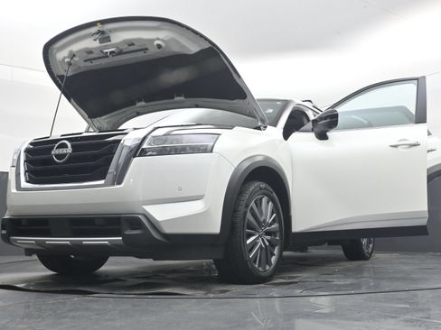 Used 2024 Nissan Pathfinder SL w/ SL Premium Package FWD image 38