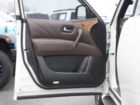 Used 2015 INFINITI QX80 Limited w/ All Season Package image 32