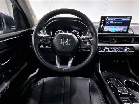 Used 2025 Honda Pilot Touring image 7