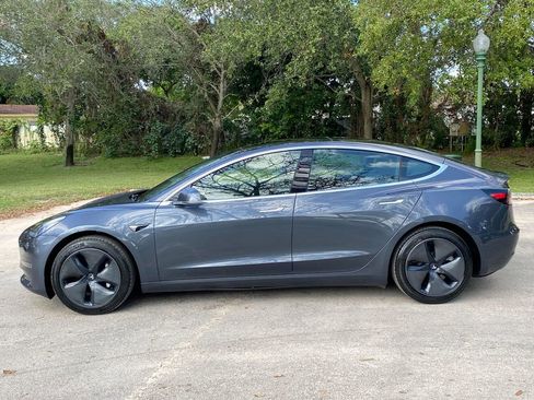Used 2020 Tesla Model 3 Standard Range Plus image 4