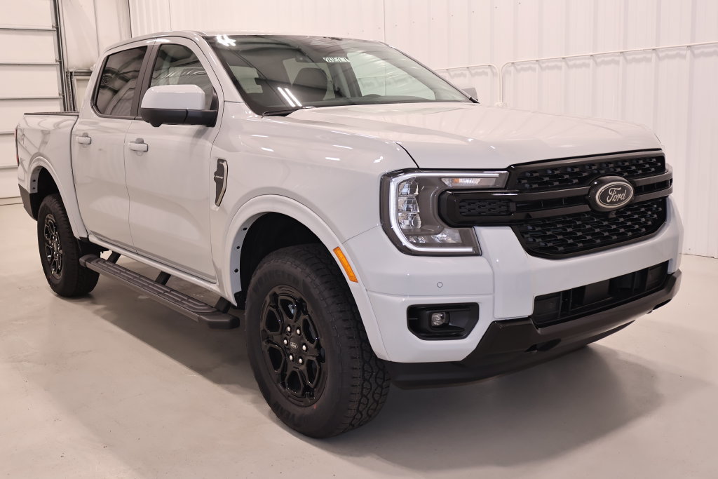 New 2026 Ford Ranger Lariat w/ Black Appearance Package AWD/4WD image 3