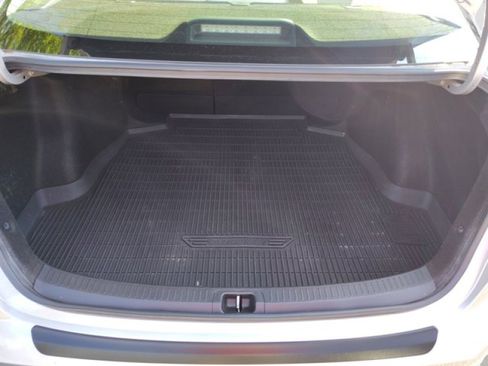 Used 2021 Toyota Corolla LE image 17