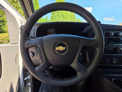 Used 2018 Chevrolet Express 2500 w/ Driver Convenience Package image 17