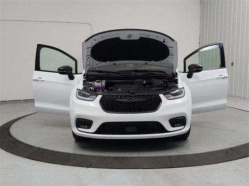 New 2026 Chrysler Pacifica Limited w/ S Appearance Package image 10
