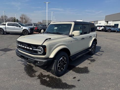 New 2026 Ford Bronco Outer Banks AWD/4WD image 9