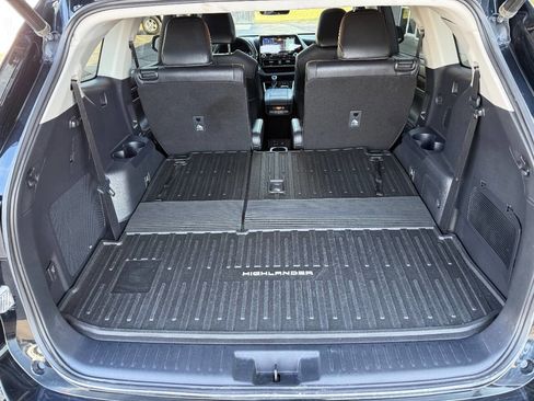 Used 2021 Toyota Highlander Limited image 21