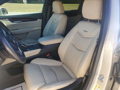 Used 2017 Cadillac XT5 Luxury image 12