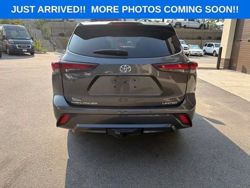 Used 2025 Toyota Highlander Limited FWD image 5
