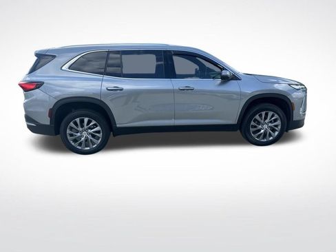 Used 2025 Buick Enclave Preferred FWD image 9