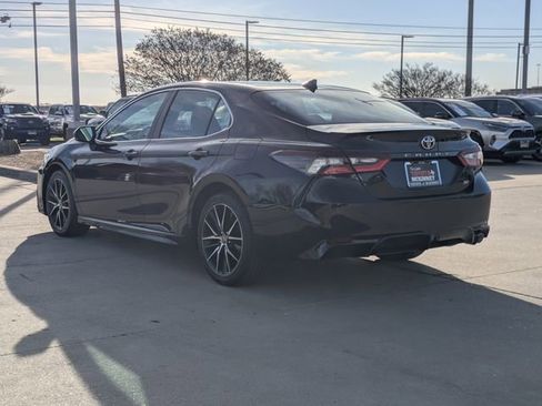 Used 2024 Toyota Camry SE image 8