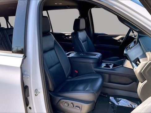 Used 2024 Chevrolet Suburban LT image 20