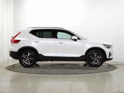 Certified 2025 Volvo XC40 B5 Core image 12