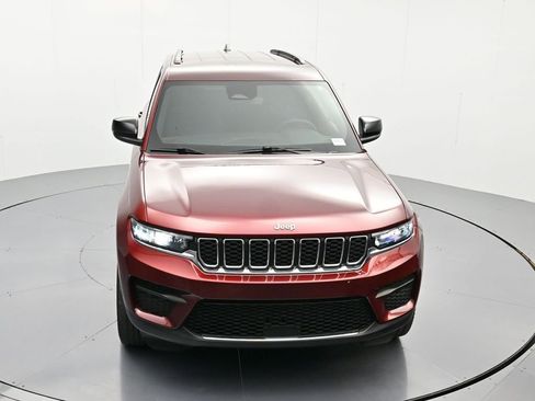 Used 2024 Jeep Grand Cherokee Laredo image 34