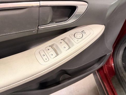 Used 2023 Hyundai Sonata Limited image 13