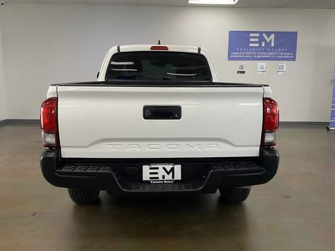 Used 2018 Toyota Tacoma SR image 6