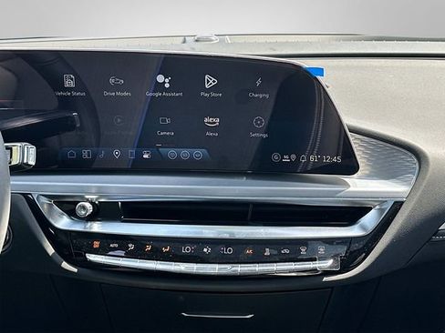 Used 2025 Cadillac Lyriq Luxury image 3