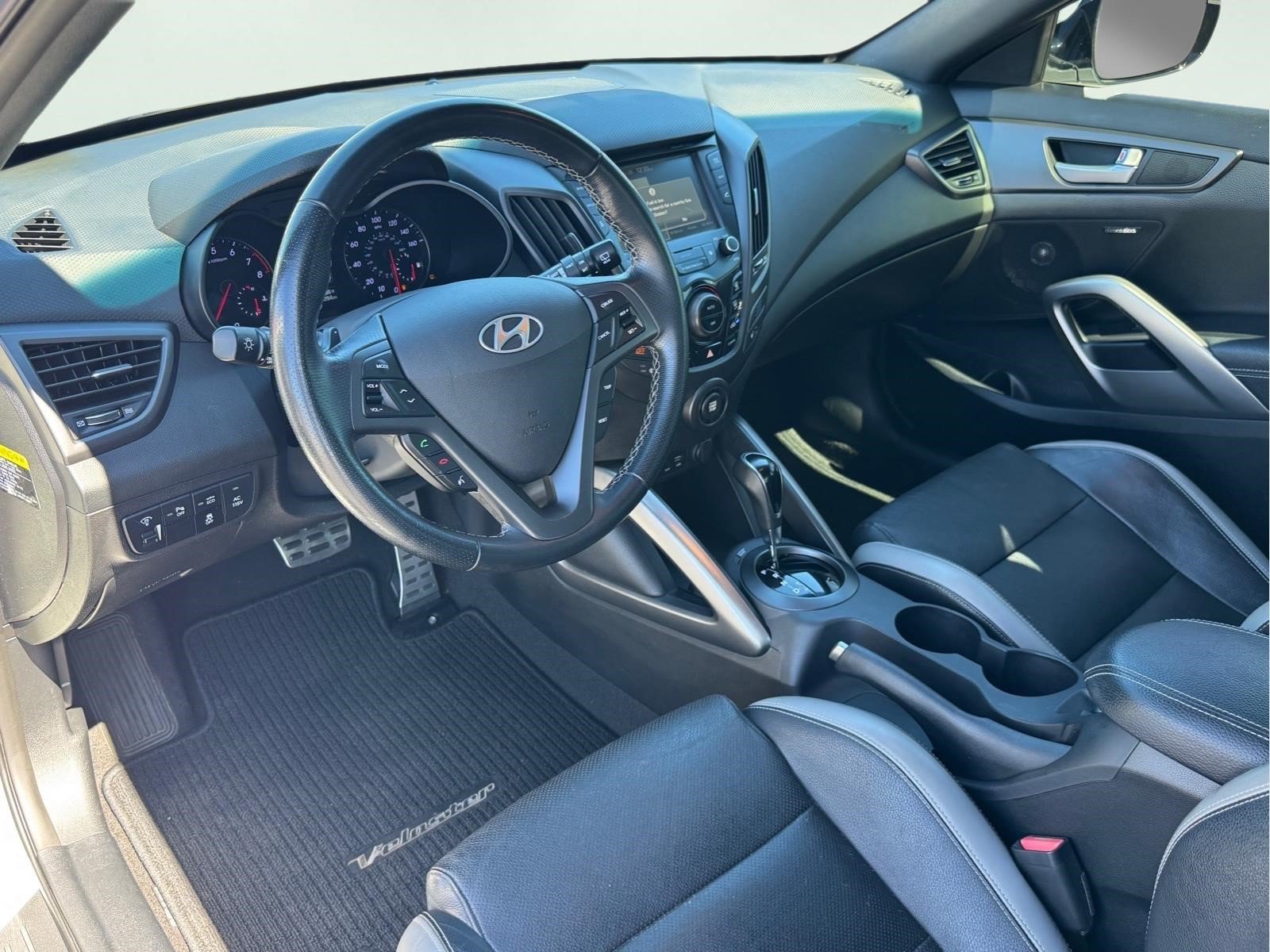 Used 2016 Hyundai Veloster Turbo w/ Option Group 04 FWD image 11