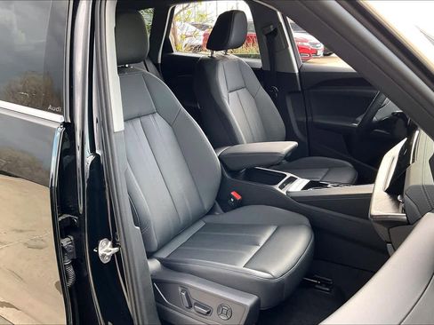 Used 2025 Audi Q5 Premium w/ Convenience Package image 9