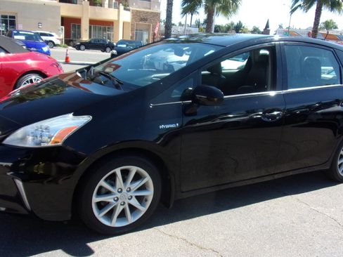 Used 2012 Toyota Prius V Five image 2