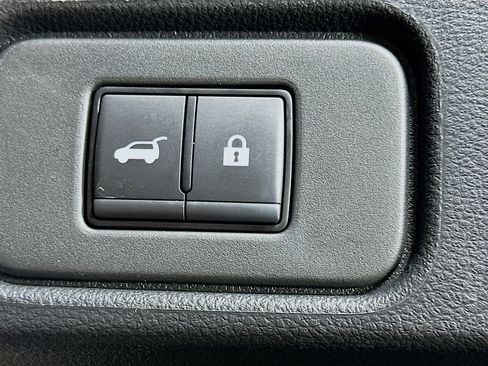 Used 2025 Nissan Pathfinder SV AWD/4WD image 30