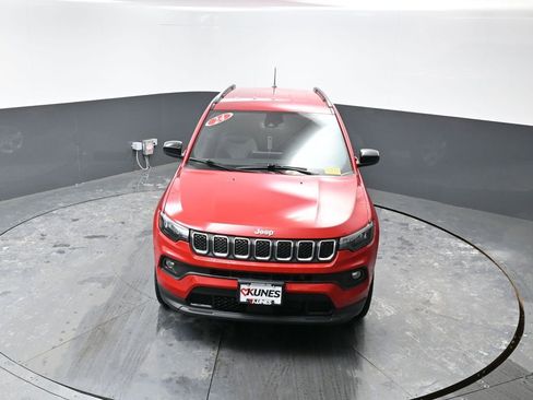 Used 2024 Jeep Compass Latitude image 42