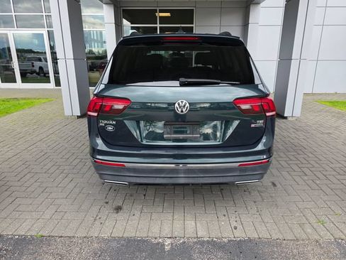 Used 2018 Volkswagen Tiguan SE AWD/4WD image 3