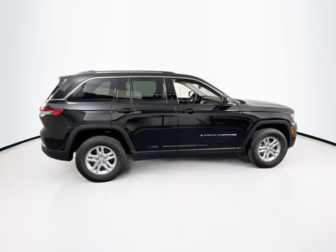 Used 2023 Jeep Grand Cherokee Laredo AWD/4WD image 4