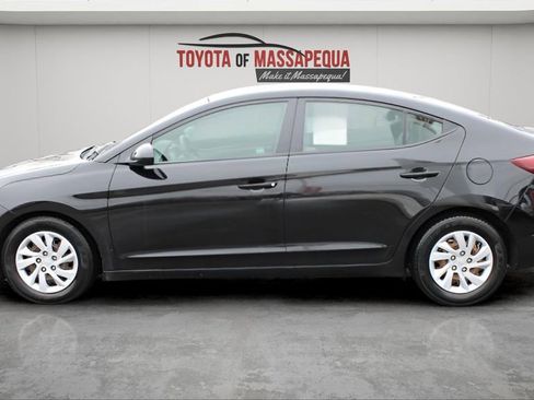 Used 2019 Hyundai Elantra SE image 2